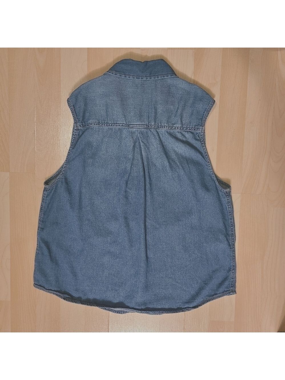 Forever 21 Denim Sleeveless Button Up Shirt Medium Wash Fall Layering Chambray - Picture 2 of 6